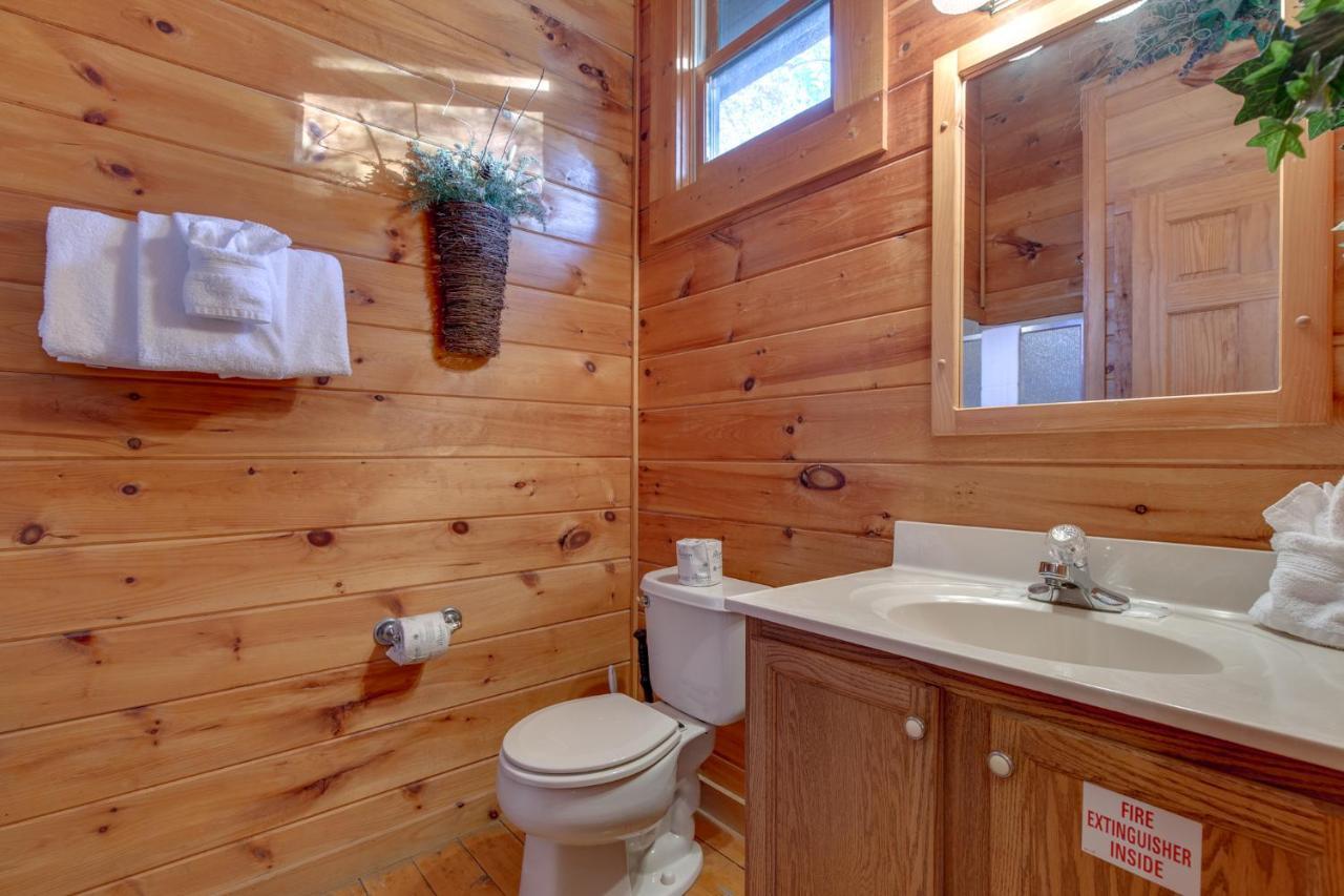 Wildwood Cove, 2 Bedrooms, Fireplace, Wifi, Jetted Tub, Hot Tub, Sleeps 6 เซอเวียร์วีล ภายนอก รูปภาพ